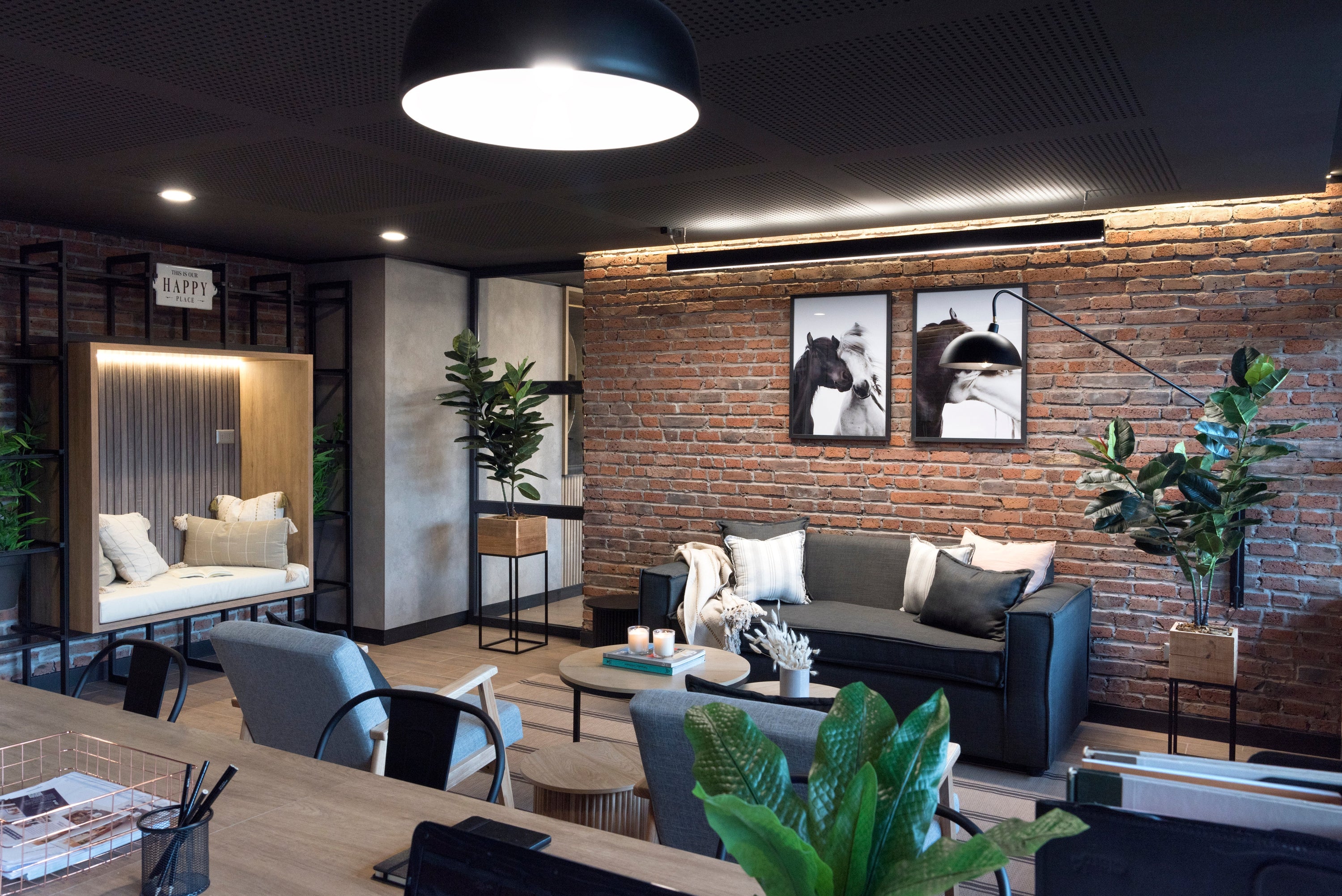 ¿Qué es la sobrecarga cognitiva y cómo afecta cómo vives un espacio?