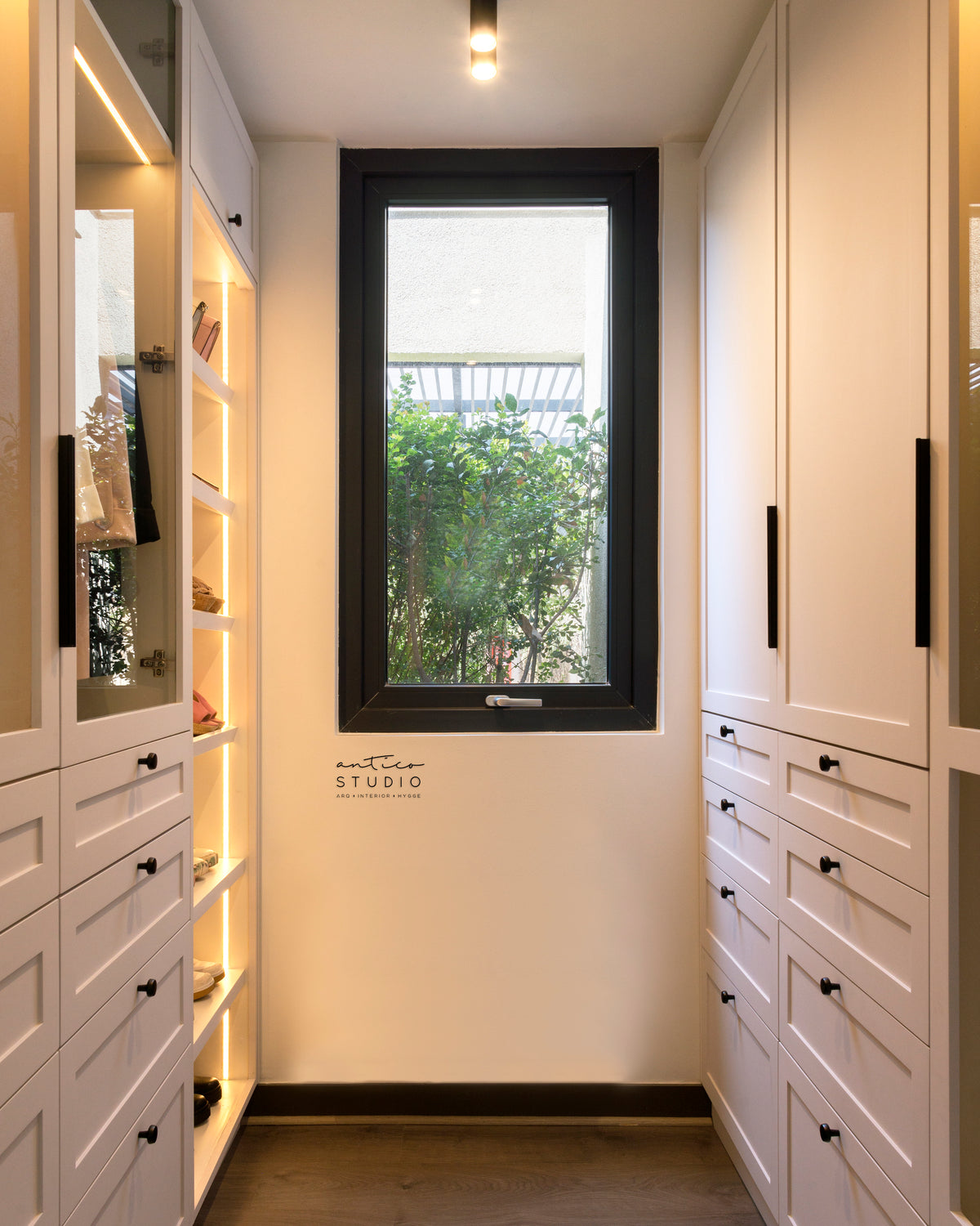 Walk In Closet – Antico Studio